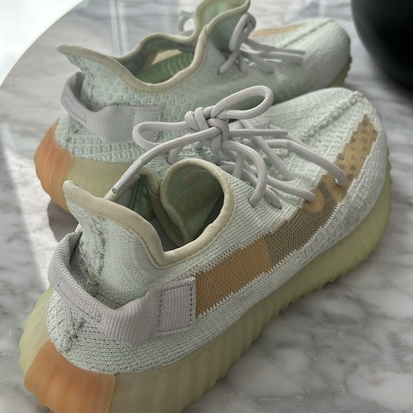 YEEZY Boost 350 V2 ‘Hyperspace’ - Picture 3 of 5